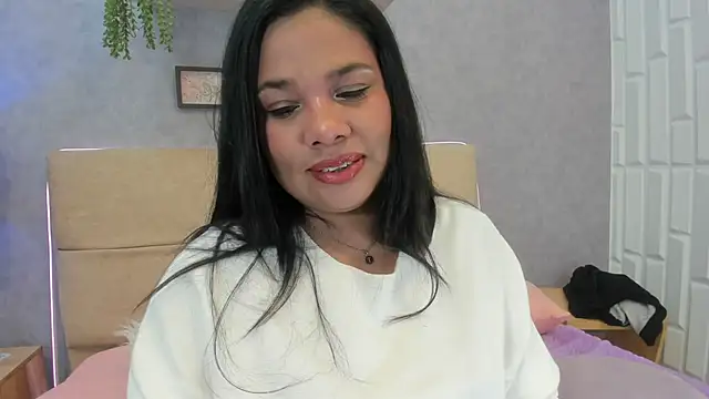 Snapshot of Cloee_evans chatting on April 24, 2026, 11:45 am Cloee evans online show from April 24, 2026, 11:45 am