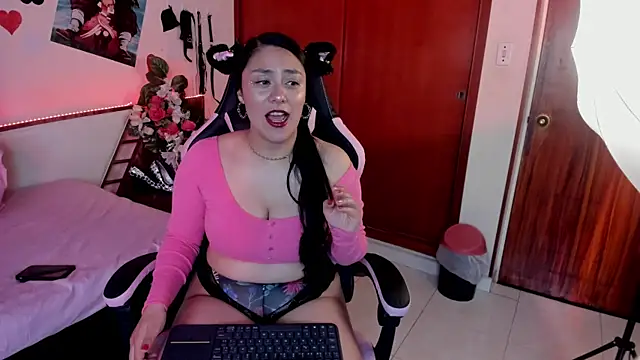 CristalZafiro online show from April 11, 2026, 1:26 pm