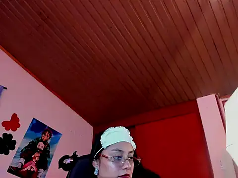 CristalZafiro online show from April 10, 2026, 1:18 pm