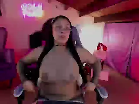 Snapshot of CristalZafiro chatting on May 2, 2026, 1:05 pm CristalZafiro online show from May 2, 2026, 1:05 pm