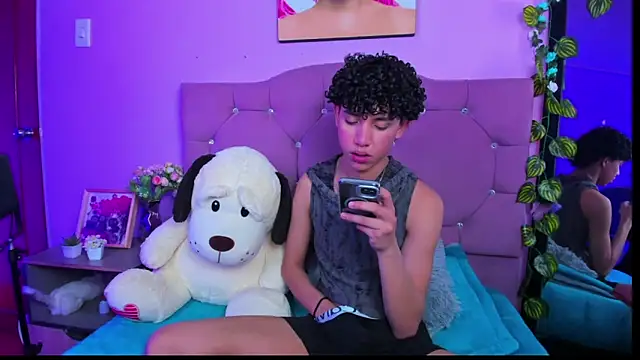 artemis jones online show from April 1, 2026, 8:06 pm