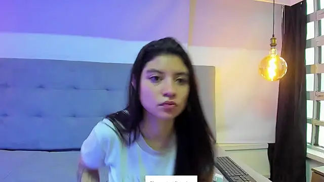 Snapshot of LindaCatalina_ chatting on April 7, 2026, 12:29 pm LindaCatalina online show from April 7, 2026, 12:29 pm