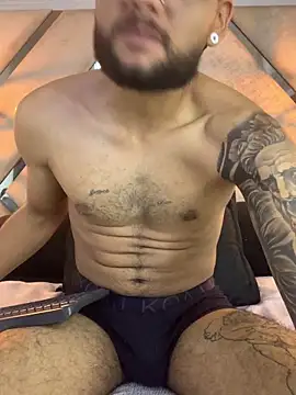 KyleJoss30 online show from April 12, 2026, 9:29 pm