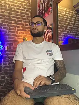 KyleJoss30 online show from April 7, 2026, 9:16 pm