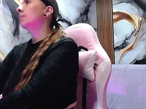 HELLEN MARK online show from April 6, 2026, 11:33 am