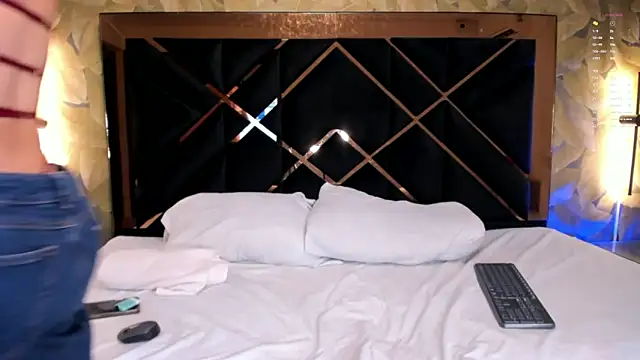 CamilaGil 1 online show from April 6, 2026, 11:28 pm