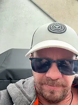 Snapshot of stefhart chatting on April 2, 2026, 1:29 pm stefhart online show from April 2, 2026, 1:29 pm