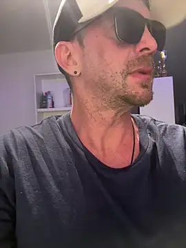 Snapshot of stefhart chatting on March 31, 2026, 9:17 pm stefhart online show from March 31, 2026, 9:17 pm