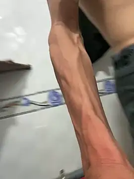 Nguyencuong1999 online show from April 8, 2026, 8:16 am