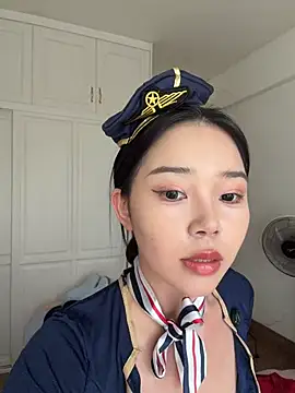 kiki-chloe online show from April 12, 2026, 6:38 am