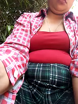 Hena   online show from April 14, 2026, 4:39 am