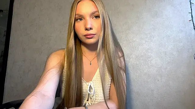 CarolineNine online show from April 5, 2026, 2:13 pm