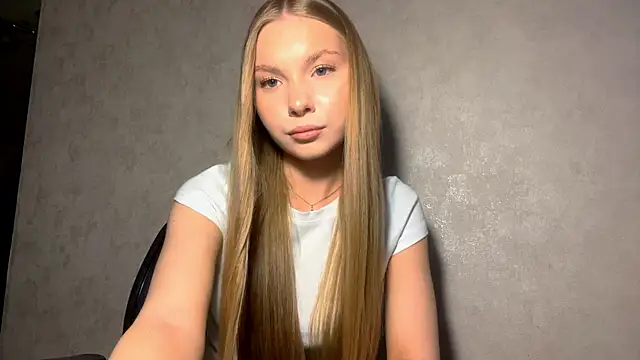 CarolineNine online show from April 15, 2026, 3:38 pm