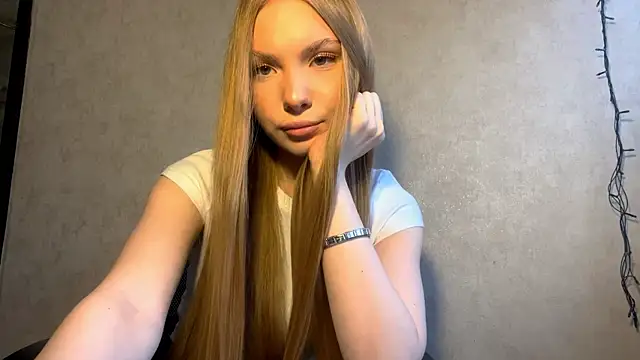 CarolineNine online show from March 30, 2026, 2:18 pm