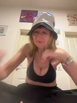 MatureKim online show from April 4, 2026, 6:25 pm