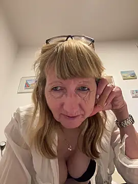 MatureKim online show from April 9, 2026, 6:36 pm