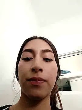 Sexy sara outdoorss online show from April 16, 2026, 9:39 pm