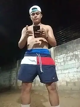 HOTRAINYGOLDEN online show from March 28, 2026, 3:07 am