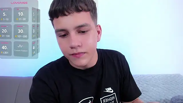 dennis hills online show from April 5, 2026, 8:04 pm