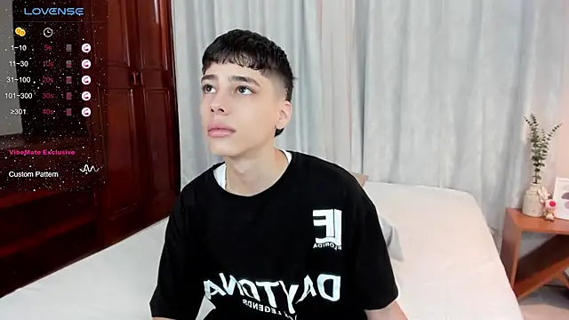 dennis hills online show from April 17, 2026, 2:09 pm