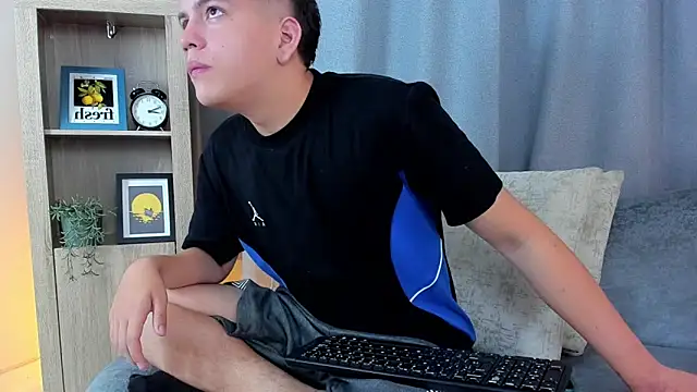 dennis hills online show from March 30, 2026, 12:39 pm