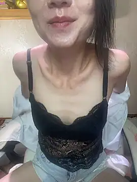 lilysister66 online show from April 16, 2026, 3:24 pm