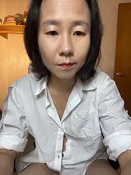 lilysister66 online show from June 29, 2026, 6:07 pm