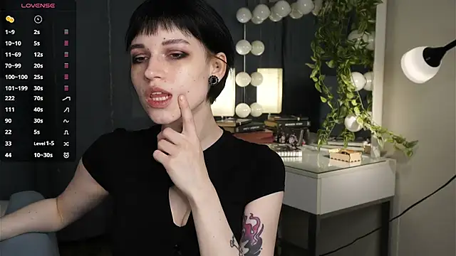 RubieNibbs online show from April 19, 2026, 6:54 pm