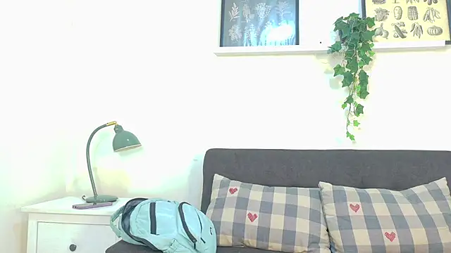 Snapshot of AhslyEvans__ chatting on April 18, 2026, 11:45 am AhslyEvans online show from April 18, 2026, 11:45 am