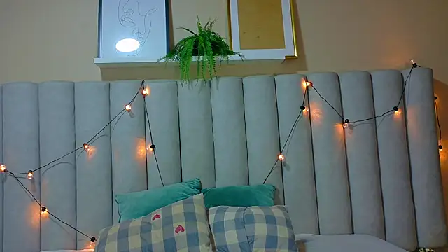 StarrMoon   online show from April 1, 2026, 2:57 am