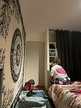 georginamoor online show from April 28, 2026, 10:47 pm