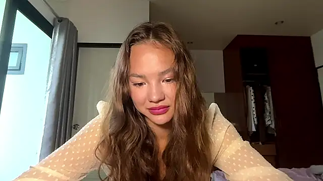 kamila 18 french online show from April 7, 2026, 2:13 am