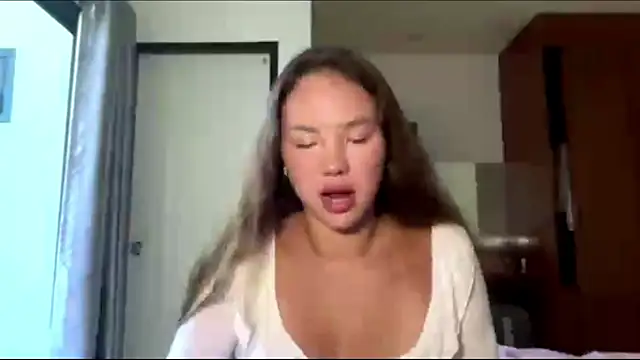 kamila 18 french online show from March 28, 2026, 5:08 am