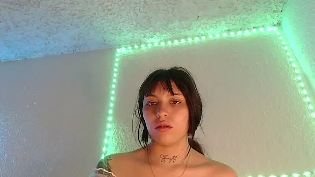 Snapshot of Val_Time chatting on June 1, 2026, 10:53 pm Val Time online show from June 1, 2026, 10:53 pm