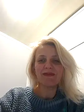 MiaLove183 online show from March 31, 2026, 1:35 pm