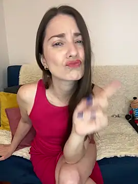 natashakinski online show from April 13, 2026, 7:40 pm