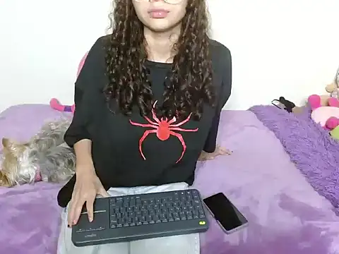 lunarios69 online show from April 15, 2026, 3:34 am