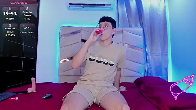 Tom Parker  online show from March 23, 2026, 8:30 pm