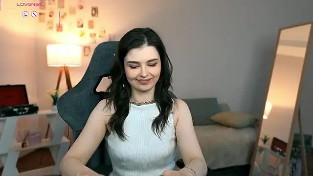 rebbekkakowalski online show from April 9, 2026, 6:19 am