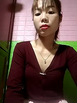 AmyLinee01 online show from April 17, 2026, 1:52 am