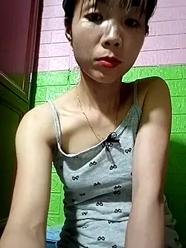 AmyLinee01 online show from April 15, 2026, 5:39 pm