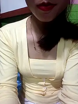 AmyLinee01 online show from April 6, 2026, 5:41 am