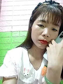 Snapshot of AmyLinee01 chatting on July 8, 2026, 11:33 am AmyLinee01 online show from July 8, 2026, 11:33 am