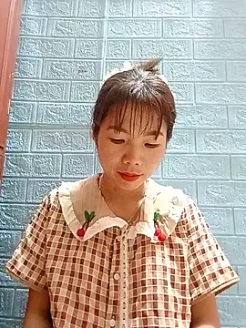 Snapshot of AmyLinee01 chatting on July 17, 2026, 11:40 am AmyLinee01 online show from July 17, 2026, 11:40 am