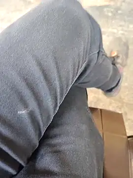 roselover2222 online show from April 2, 2026, 6:42 am