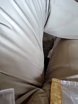 roselover2222 online show from April 19, 2026, 5:41 am