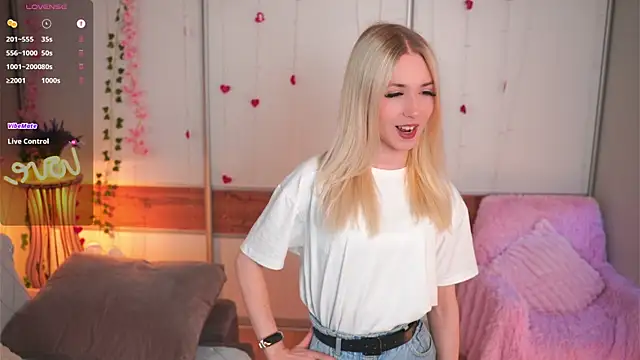 ScarlettRansdell online show from April 5, 2026, 4:13 pm