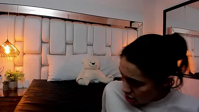 VaneAguirre online show from April 17, 2026, 1:03 pm