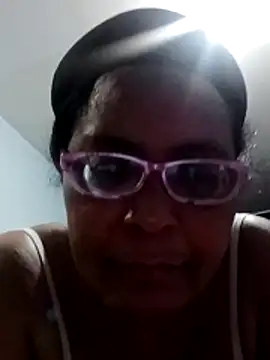 Snapshot of sexymomsn chatting on April 21, 2026, 2:14 am sexymomsn online show from April 21, 2026, 2:14 am