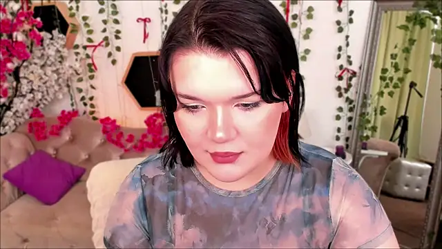 Sara Mour online show from March 28, 2026, 5:41 am